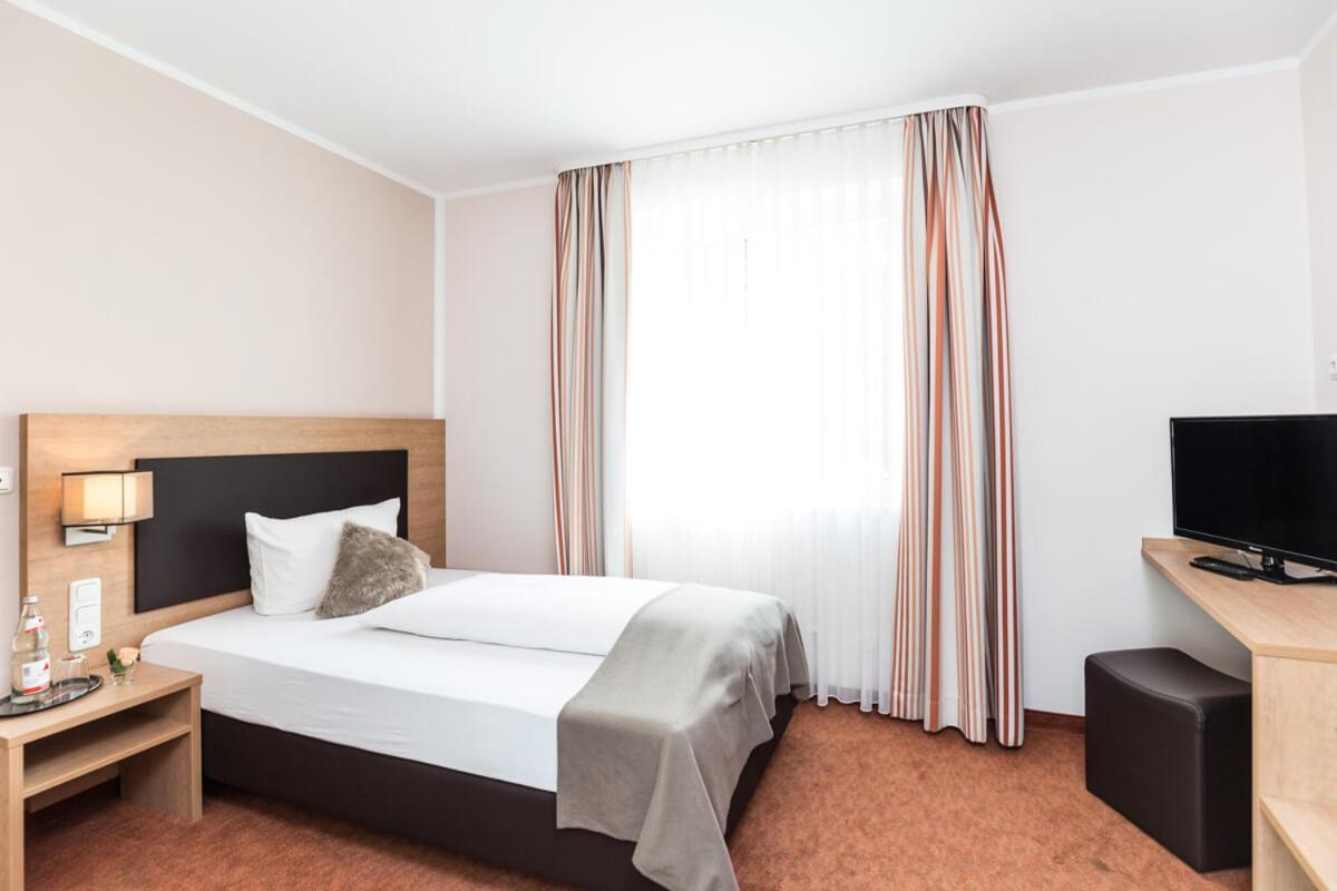 Hotel Sarah Хайнсберг Экстерьер фото