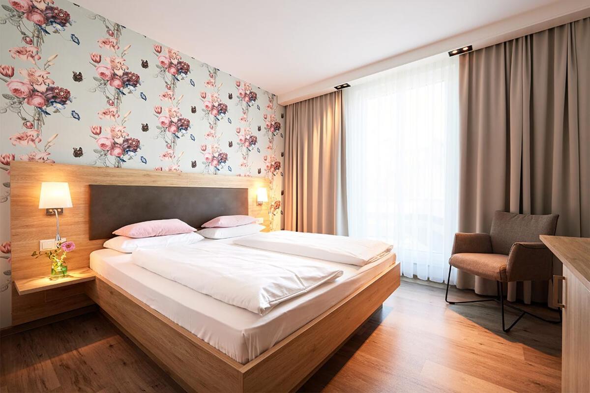 Hotel Sarah Хайнсберг Экстерьер фото